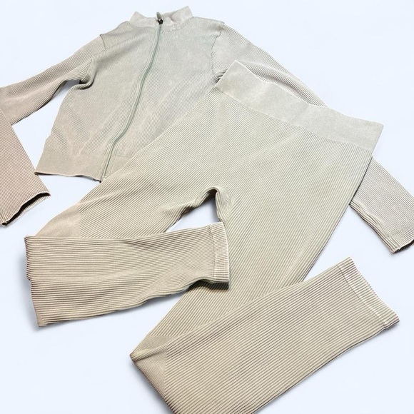 Pants - Ribbed High-Waist Women's Leggings - Beige